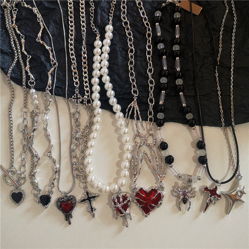 Men'S Accessories In The 90S - Gothic Vintage Y2K Red Glass Heart