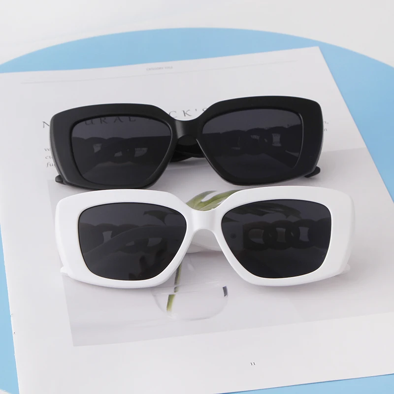 Trendy Brown Hollow Out Square - Men'S Accessories In The 90S 评论和价格
